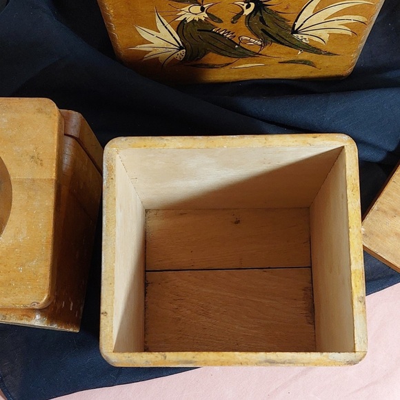 Vintage Set of 3 Wooden Rooster Nesting Canisters - Picture 11 of 12